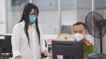 Công an TP Hồ Chí Minh cấp CCCD gắn chip cho học sinh dự thi THCS và THPT