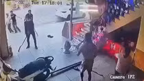 Điều tra cuộc hỗn chiến trong quán karaoke giữa hai nhóm thanh niên