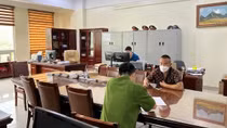 Bị khởi tố vì giật hồ sơ từ tay thẩm phán rồi bỏ chạy