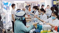 Thiếu thuốc, cần sự dũng cảm của bác sĩ, lãnh đạo bệnh viện