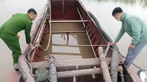 Tạm giữ đối tượng chống đối, đẩy ngã 3 CSGT đường thủy xuống sông