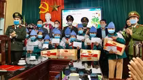 Tuổi trẻ Công an Thái Bình tặng học bổng cho con em giáo dân có hoàn cảnh khó khăn