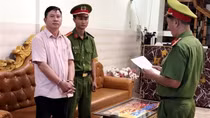Bắt thêm 6 bị can tổ chức sử dụng ma túy tại hai quán karaoke ở Phú Yên.