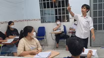Lớp học đặc biệt của người thầy công nhân