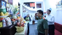 Lãnh đạo Cục Truyền thông CAND thăm hỏi các gia đình liệt sĩ Công an