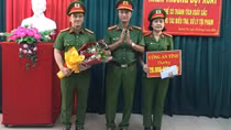 Khen thưởng vụ bắt giữ 3 đối tượng lừa đảo gần 49 tỷ đồng