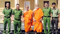 Tiểu đoàn Cảnh sát cơ động tặng quà Tết người có uy tín trong đồng bào dân tộc thiểu số