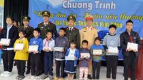 Mang “Đông ấm áp, xuân yêu thương” đến với người dân miền núi Quảng Nam