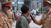"Khoá đầu, khoá đuôi" xử lý ma men
