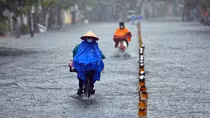 Mưa to kéo dài ở Bắc Bộ và Bắc Trung Bộ, trời mát mẻ
