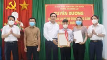 Trao Thư khen của Chủ tịch nước cho nam sinh dũng cảm cứu người đuối nước
