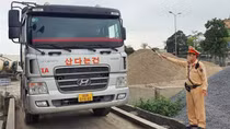 Nhiều tài xế xe quá tải điện thoại "cầu cứu" nhưng... bất thành