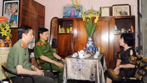 Lãnh đạo Bộ Công an thăm hỏi gia đình đồng chí Nhà giáo Lê Giản, cố lãnh đạo Bộ Công an