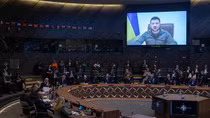 Tổng thống Ukraine kêu gọi NATO cấp máy bay chiến đấu để giải vây cho các thành phố