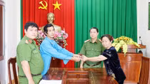 Công an phường hỗ trợ tìm được gần 2 lượng vàng người dân đánh rơi