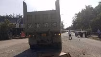 Vượt đèn đỏ gây tai nạn chết người rồi bỏ trốn