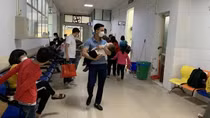Trẻ sốt, nôn, tiêu chảy - Phụ huynh lo ngại liên quan đến bệnh viêm gan “bí ẩn”