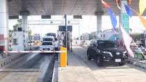 Tông gãy cần barie Trạm thu phí không dừng, đôi bên đòi bồi thường