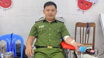 Chiến sĩ Công an hiến máu cứu bệnh nhân qua cơn nguy kịch