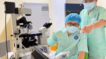 Bác sĩ khoa sản và “phép màu” ươm mầm sự sống