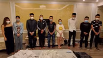 Chú rể và đám bạn "bay lắc" trong khách sạn ngay sau khi kết thúc tiệc cưới