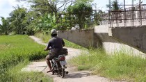 Cầu xây 3 năm chưa xong, tiềm ẩn nguy cơ tai nạn giao thông