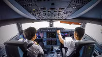 Người chỉ huy chuyến bay chuyên cơ phải có tối thiểu 5.000 giờ bay tích luỹ