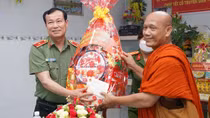 Thiếu tướng Lê Tấn Tới chúc Tết Chol Chnam Thmay tại tỉnh Cà Mau