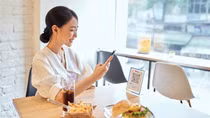 Thanh toán không tiền mặt "lên ngôi" nhờ dịch bệnh
