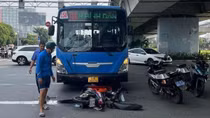 Hai người tử vong sau va chạm với xe buýt