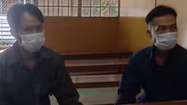 Nửa đêm mang súng “dạo chơi”, 2 thanh niên lãnh án