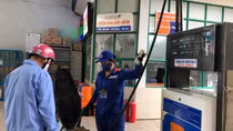 Xăng tăng gần 1.000 đồng/lít