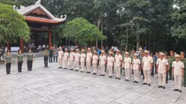 Đoàn đại biểu Công đoàn CAND báo công dâng Bác tại Khu di tích K9