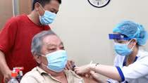 Những ai cần tiêm vaccine phòng COVID-19 mũi 4?