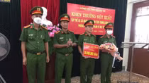 “Thưởng nóng” vụ bắt giữ đối tượng vận chuyển trái phép 30.000 viên ma túy