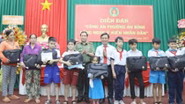 Công an phường lắng nghe ý kiến nhân dân để phục vụ tốt hơn