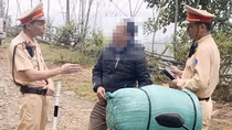 “Anh mới uống một tí thôi… mong các chú thông cảm”