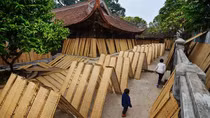 Về thương tấm liếp quê nghèo