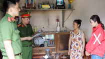 Lớp phó học tập biển thủ hơn 300 triệu đồng để đầu tư vào app trên mạng