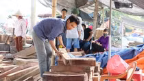 Ngồi tự mạn thuyền Ngũ Huyện Khê