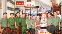 Công an TP Cần Thơ thăm hỏi, tặng quà gia đình chính sách