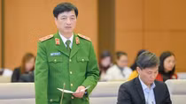Giải trình việc thực hiện Luật cư trú về hạn chế trình giấy tờ, tài liệu khi giao dịch