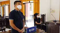 Đâm ô tô vào vợ cũ, người đàn ông lãnh án 7 năm tù