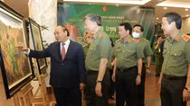 Chủ tịch nước Nguyễn Xuân Phúc dự Chương trình giao lưu nghệ thuật “Sống trong lòng dân”