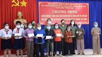 Công an tỉnh Tây Ninh tặng quà người dân nghèo và trẻ em mồ côi