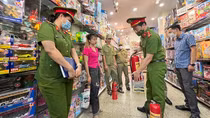 Nỗ lực phòng cháy tại chợ Trung thu truyền thống phố Hàng Mã
