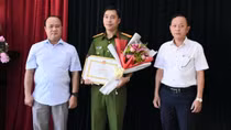 Khen thưởng đơn vị triệt phá đường dây sản xuất tân dược giả