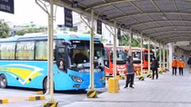Xăng dầu tăng nóng, vận tải khốn đốn