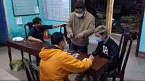 Chặn xe taxi, bắt hành khách tàng trữ ma túy