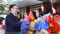 Chủ tịch Quốc hội đến Auckland, bắt đầu thăm chính thức New Zealand